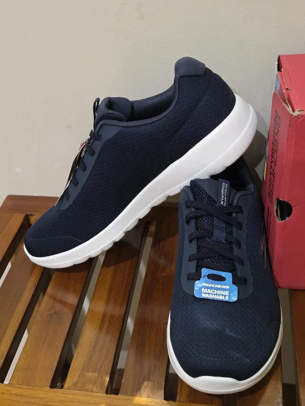 Skechers Women'sSlip-insGO WALK JOY Athletic Walking Sneakers Size 10w NEW